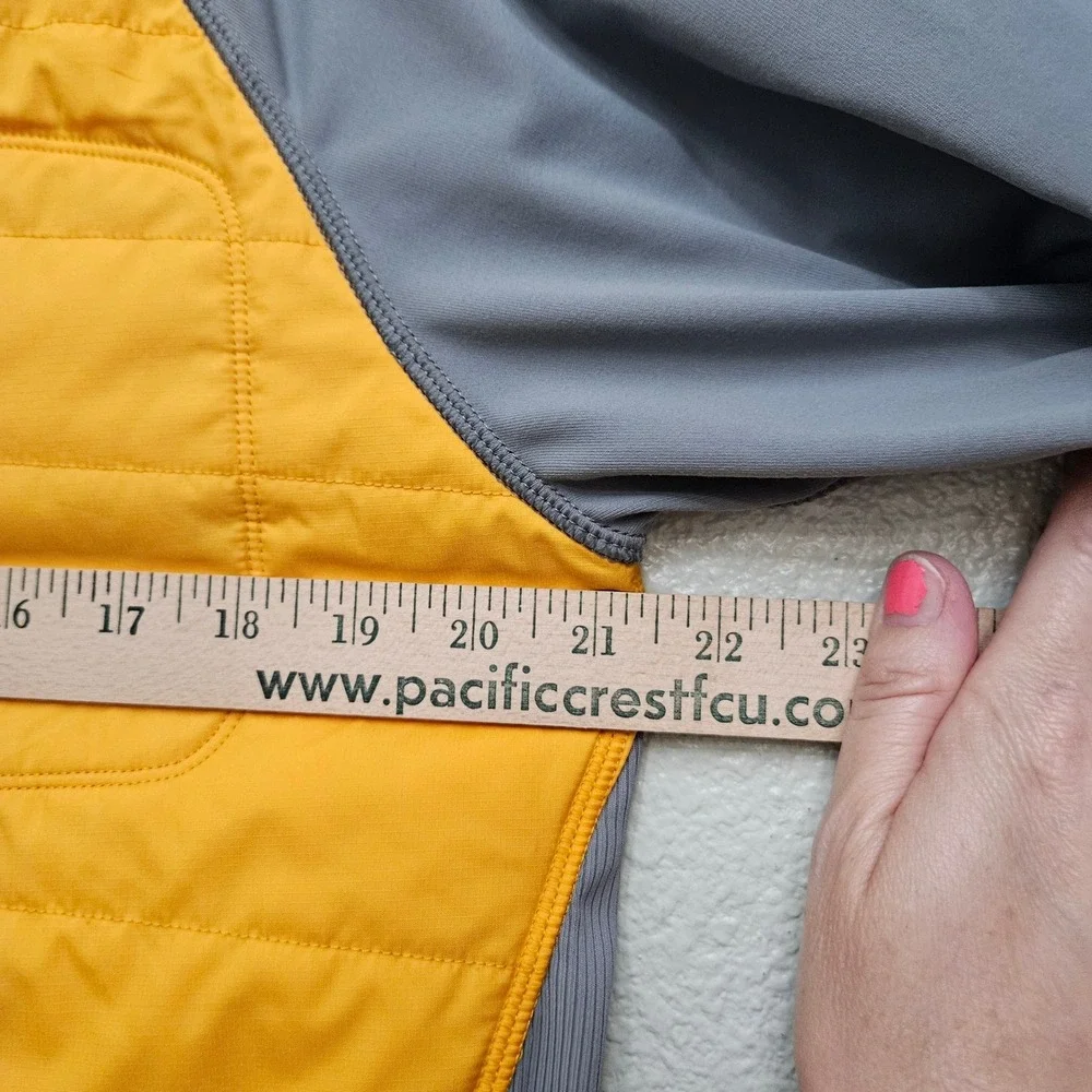 REI Hybrid Jacket Mens M Yellow Grey Quilted Insulated Hiking Gorpcore‎ Full Zip